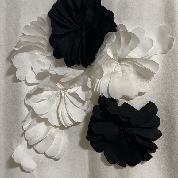 Black and white floral dress, brand new no tag - Picture 2 of 2